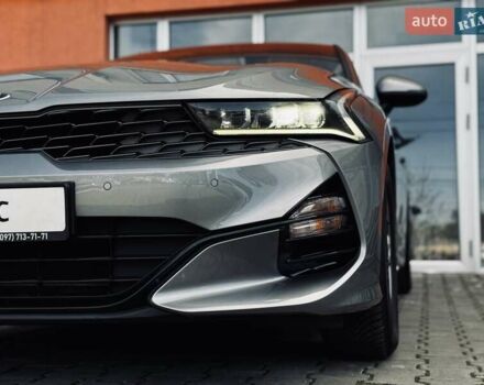 Серый Киа K5, объемом двигателя 2 л и пробегом 152 тыс. км за 21200 $, фото 8 на Automoto.ua