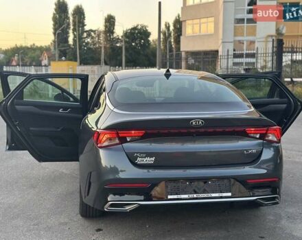 Серый Киа K5, объемом двигателя 1.6 л и пробегом 76 тыс. км за 21300 $, фото 12 на Automoto.ua