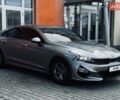 Серый Киа K5, объемом двигателя 2 л и пробегом 152 тыс. км за 21200 $, фото 5 на Automoto.ua