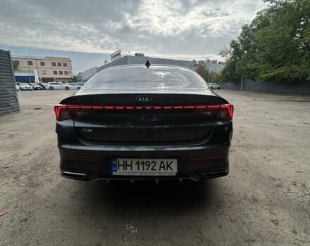 Серый Киа K5, объемом двигателя 2 л и пробегом 90 тыс. км за 23589 $, фото 2 на Automoto.ua