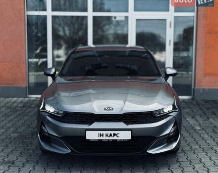 Серый Киа K5, объемом двигателя 2 л и пробегом 152 тыс. км за 19999 $, фото 1 на Automoto.ua