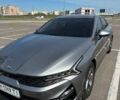 Сірий Кіа K5, об'ємом двигуна 2 л та пробігом 145 тис. км за 22300 $, фото 1 на Automoto.ua