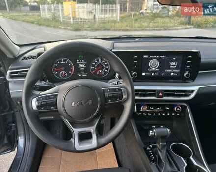 Серый Киа K5, объемом двигателя 1.6 л и пробегом 76 тыс. км за 21300 $, фото 15 на Automoto.ua