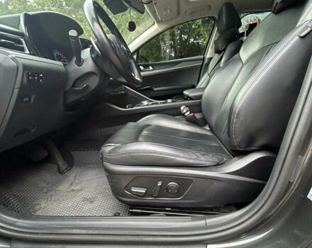 Серый Киа K5, объемом двигателя 2 л и пробегом 90 тыс. км за 23589 $, фото 5 на Automoto.ua