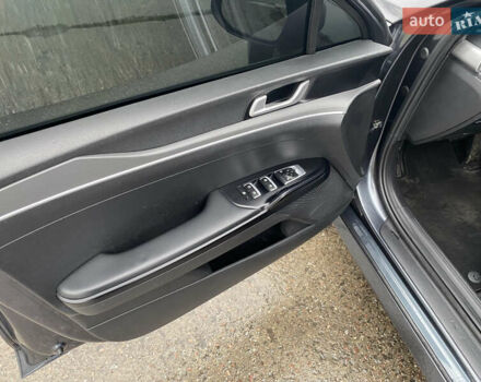 Серый Киа K5, объемом двигателя 1.6 л и пробегом 140 тыс. км за 20500 $, фото 23 на Automoto.ua