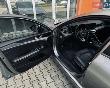 Серый Киа K5, объемом двигателя 2 л и пробегом 152 тыс. км за 21200 $, фото 16 на Automoto.ua