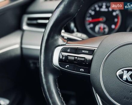 Серый Киа K5, объемом двигателя 2 л и пробегом 152 тыс. км за 19999 $, фото 25 на Automoto.ua