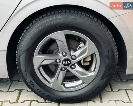 Серый Киа K5, объемом двигателя 2 л и пробегом 152 тыс. км за 21200 $, фото 10 на Automoto.ua