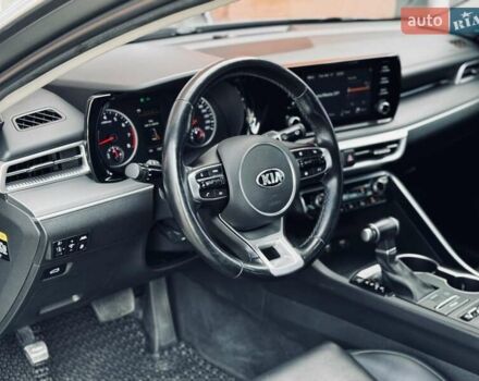 Серый Киа K5, объемом двигателя 2 л и пробегом 152 тыс. км за 19999 $, фото 21 на Automoto.ua