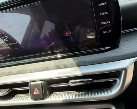 Сірий Кіа K5, об'ємом двигуна 2 л та пробігом 180 тис. км за 21200 $, фото 8 на Automoto.ua