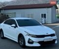 Серый Киа K5, объемом двигателя 2 л и пробегом 94 тыс. км за 20250 $, фото 5 на Automoto.ua