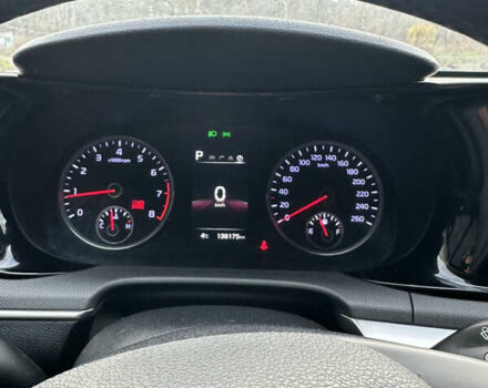 Серый Киа K5, объемом двигателя 2 л и пробегом 138 тыс. км за 20500 $, фото 10 на Automoto.ua