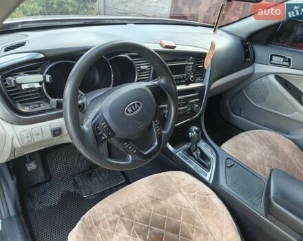 Серый Киа K5, объемом двигателя 2 л и пробегом 260 тыс. км за 7200 $, фото 1 на Automoto.ua