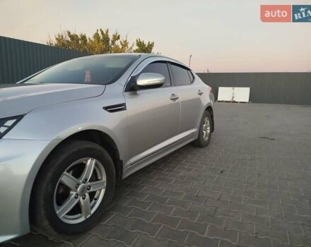 Сірий Кіа K5, об'ємом двигуна 2 л та пробігом 300 тис. км за 8000 $, фото 1 на Automoto.ua