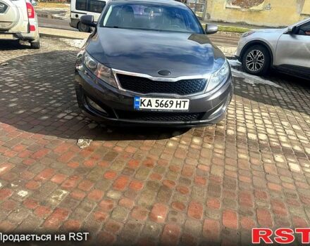 Серый Киа K5, объемом двигателя 2 л и пробегом 262 тыс. км за 8000 $, фото 1 на Automoto.ua