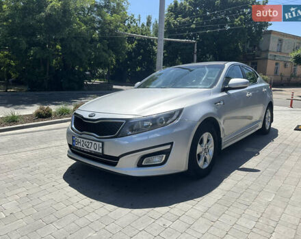 Серый Киа K5, объемом двигателя 2 л и пробегом 250 тыс. км за 8800 $, фото 1 на Automoto.ua