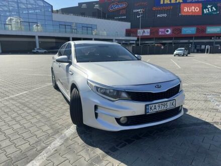 Киа K5 2015 в Киеве на Automoto.ua Серый Киа K5, объемом двигателя 2 л и пробегом 342 тыс. км за 9500 $, фото 1 на Automoto.ua