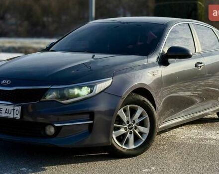 Серый Киа K5, объемом двигателя 2 л и пробегом 320 тыс. км за 9999 $, фото 1 на Automoto.ua