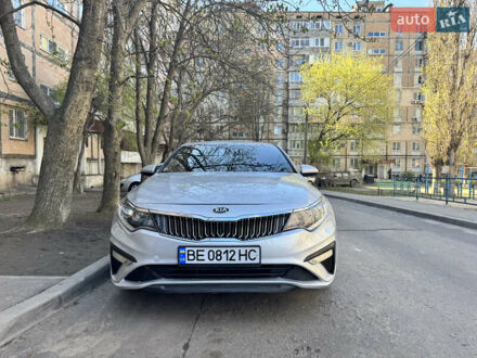 Кіа K5 2015 у Миколаєві на Automoto.ua Сірий Кіа K5, об'ємом двигуна 2 л та пробігом 348 тис. км за 8800 $, фото 1 на Automoto.ua