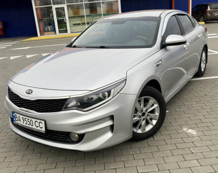 Серый Киа K5, объемом двигателя 2 л и пробегом 350 тыс. км за 10300 $, фото 1 на Automoto.ua