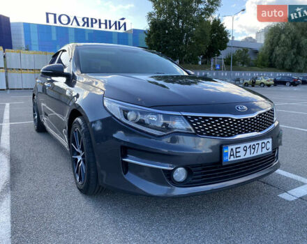 Серый Киа K5, объемом двигателя 2 л и пробегом 380 тыс. км за 13900 $, фото 1 на Automoto.ua
