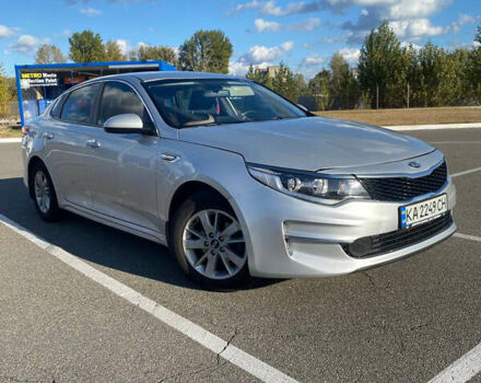 Серый Киа K5, объемом двигателя 2 л и пробегом 318 тыс. км за 10600 $, фото 1 на Automoto.ua