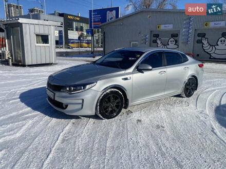Киа K5 2016 в Киеве на Automoto.ua Серый Киа K5, объемом двигателя 2 л и пробегом 319 тыс. км за 12700 $, фото 1 на Automoto.ua