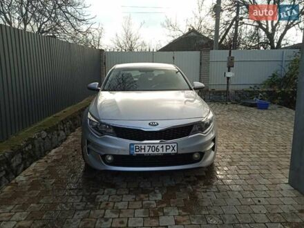 Серый Киа K5, объемом двигателя 2 л и пробегом 256 тыс. км за 12000 $, фото 1 на Automoto.ua