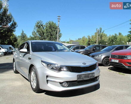 Серый Киа K5, объемом двигателя 2 л и пробегом 249 тыс. км за 11150 $, фото 1 на Automoto.ua