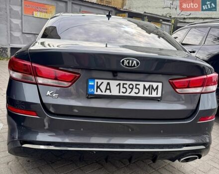 Серый Киа K5, объемом двигателя 2 л и пробегом 238 тыс. км за 15500 $, фото 1 на Automoto.ua