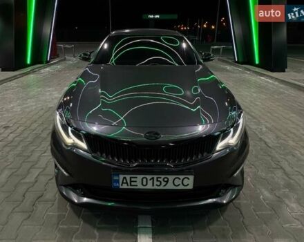 Сірий Кіа K5, об'ємом двигуна 2 л та пробігом 220 тис. км за 18500 $, фото 1 на Automoto.ua
