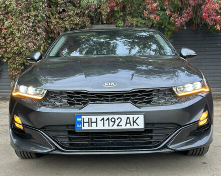 Серый Киа K5, объемом двигателя 2 л и пробегом 90 тыс. км за 23589 $, фото 1 на Automoto.ua