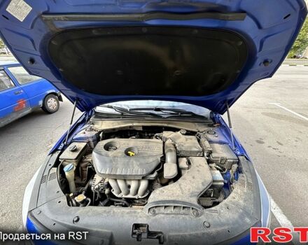 Синий Киа K5, объемом двигателя 2 л и пробегом 288 тыс. км за 11000 $, фото 5 на Automoto.ua