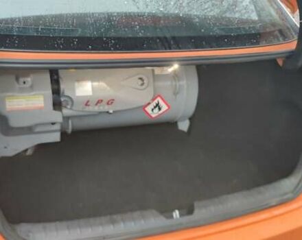 Помаранчевий Кіа K5, об'ємом двигуна 2 л та пробігом 495 тис. км за 9800 $, фото 4 на Automoto.ua