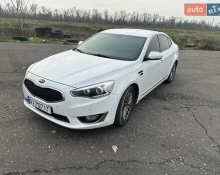 Белый Киа K7, объемом двигателя 3 л и пробегом 235 тыс. км за 11699 $, фото 1 на Automoto.ua