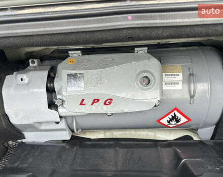 Белый Киа K7, объемом двигателя 3 л и пробегом 235 тыс. км за 11699 $, фото 39 на Automoto.ua