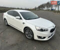 Белый Киа K7, объемом двигателя 3 л и пробегом 235 тыс. км за 11699 $, фото 1 на Automoto.ua
