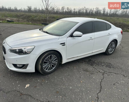 Белый Киа K7, объемом двигателя 3 л и пробегом 235 тыс. км за 11699 $, фото 3 на Automoto.ua