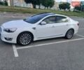 Белый Киа K7, объемом двигателя 3 л и пробегом 246 тыс. км за 11800 $, фото 1 на Automoto.ua