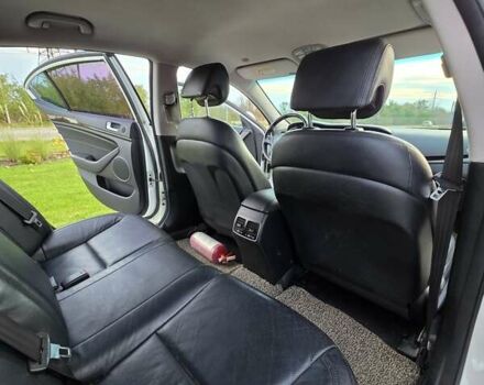 Білий Кіа K7, об'ємом двигуна 3 л та пробігом 187 тис. км за 10100 $, фото 17 на Automoto.ua