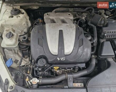 Білий Кіа K7, об'ємом двигуна 3 л та пробігом 187 тис. км за 10100 $, фото 23 на Automoto.ua