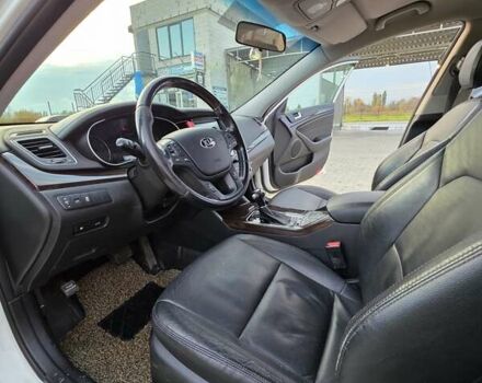 Білий Кіа K7, об'ємом двигуна 3 л та пробігом 187 тис. км за 10100 $, фото 11 на Automoto.ua