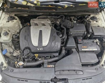 Білий Кіа K7, об'ємом двигуна 3 л та пробігом 187 тис. км за 10100 $, фото 22 на Automoto.ua