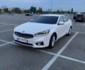 Белый Киа K7, объемом двигателя 3 л и пробегом 277 тыс. км за 13000 $, фото 1 на Automoto.ua