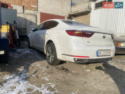 Белый Киа K7, объемом двигателя 3 л и пробегом 187 тыс. км за 4999 $, фото 1 на Automoto.ua