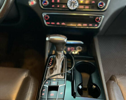 Черный Киа K7, объемом двигателя 2.2 л и пробегом 240 тыс. км за 18999 $, фото 30 на Automoto.ua