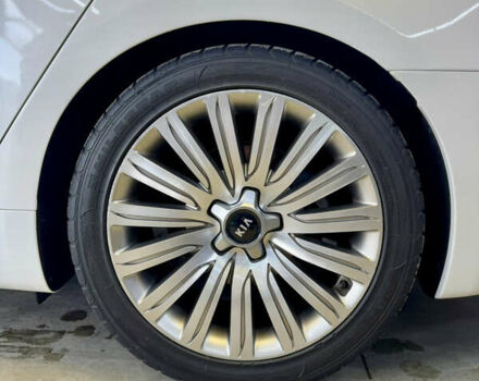 Белый Киа K900, объемом двигателя 5 л и пробегом 125 тыс. км за 23000 $, фото 26 на Automoto.ua