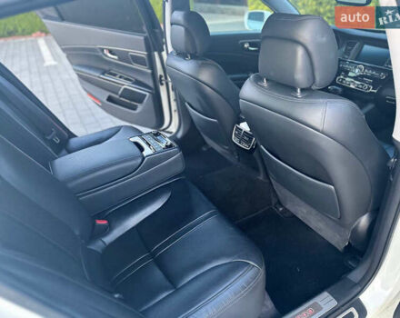 Білий Кіа K900, об'ємом двигуна 5.04 л та пробігом 130 тис. км за 19500 $, фото 13 на Automoto.ua