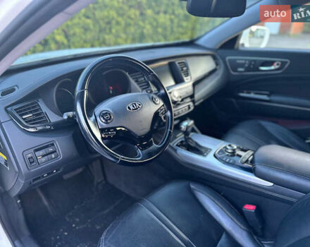 Білий Кіа K900, об'ємом двигуна 5.04 л та пробігом 128 тис. км за 19999 $, фото 22 на Automoto.ua