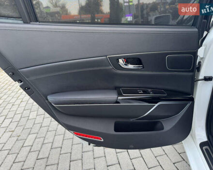 Киа K900 2015 в Львове на Automoto.ua Белый Киа K900, объемом двигателя 5.04 л и пробегом 125 тыс. км за 19999 $, фото 12 на Automoto.ua